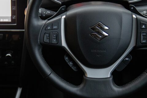 Suzuki Vitara SZ-T MHEV 19