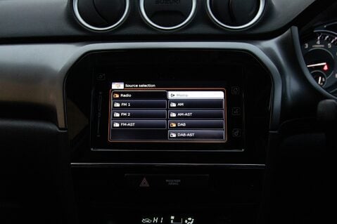 Suzuki Vitara SZ-T MHEV 26