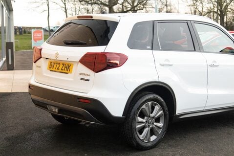 Suzuki Vitara SZ-T MHEV 8