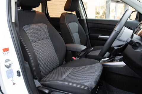 Suzuki Vitara SZ-T MHEV 27