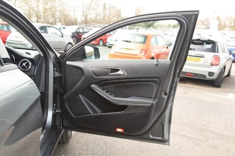 Mercedes-Benz GLA Class GLA 180 URBAN EDITION 14