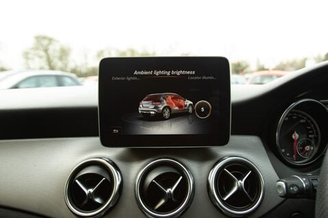 Mercedes-Benz GLA Class GLA 180 URBAN EDITION 28