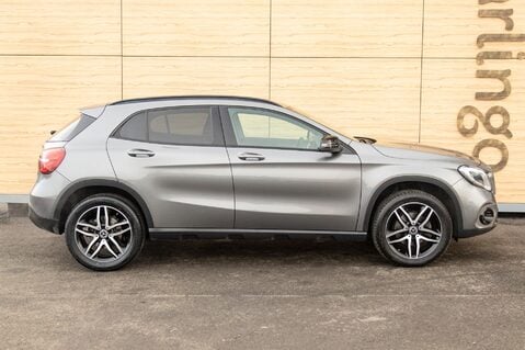 Mercedes-Benz GLA Class GLA 180 URBAN EDITION 12