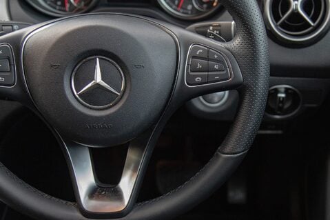 Mercedes-Benz GLA Class GLA 180 URBAN EDITION 19