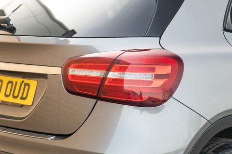 Mercedes-Benz GLA Class GLA 180 URBAN EDITION 9