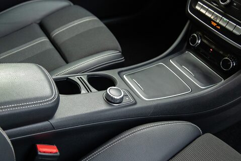 Mercedes-Benz GLA Class GLA 180 URBAN EDITION 32