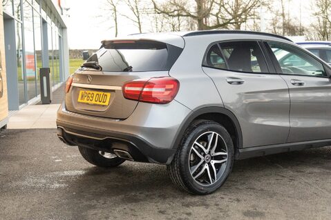 Mercedes-Benz GLA Class GLA 180 URBAN EDITION 8