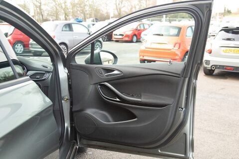 Vauxhall Astra SRI NAV 14