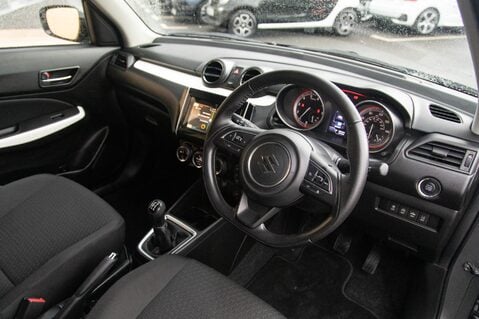 Suzuki Swift SZ5 BOOSTERJET SHVS MHEV 4