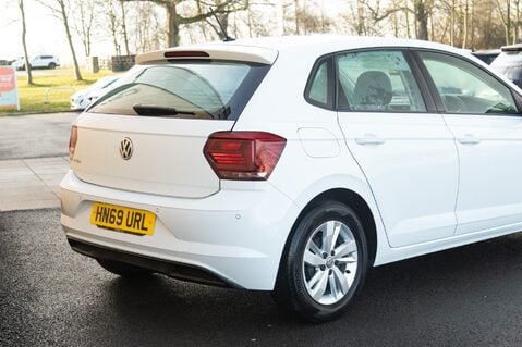 Volkswagen Polo SE TSI 8