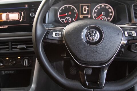 Volkswagen Polo SE TSI 19