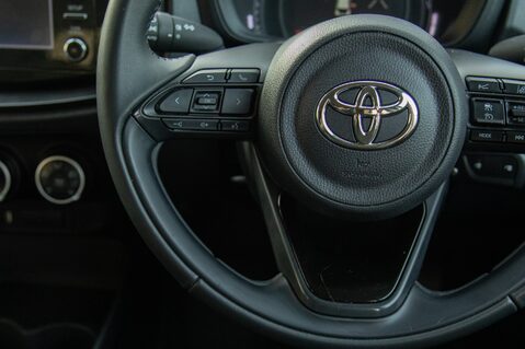 Toyota Aygo X VVT-I PURE 19