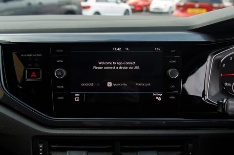 Volkswagen Polo R-LINE TSI 27