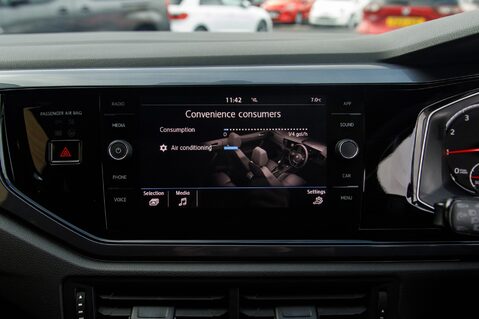 Volkswagen Polo R-LINE TSI 29