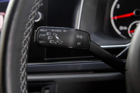 Volkswagen Polo R-LINE TSI 18