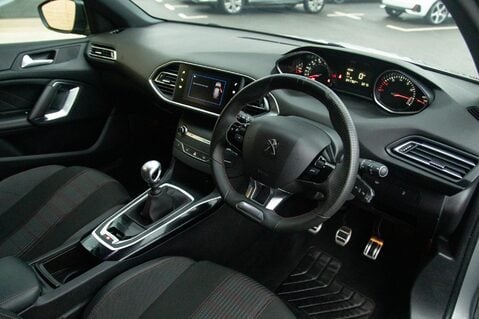 Peugeot 308 PURETECH S/S GT LINE 4