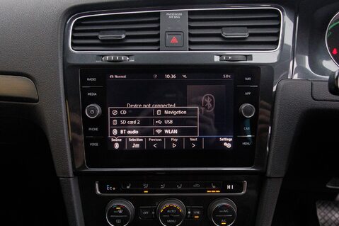 Volkswagen Golf E-GOLF 26