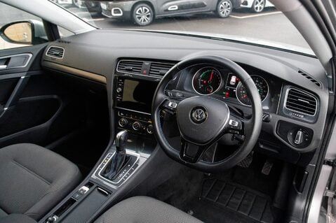 Volkswagen Golf E-GOLF 4