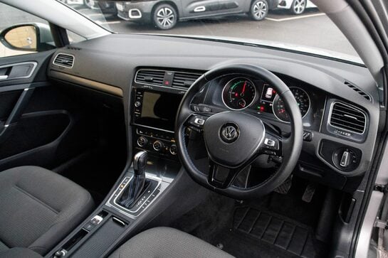 Volkswagen Golf E-GOLF