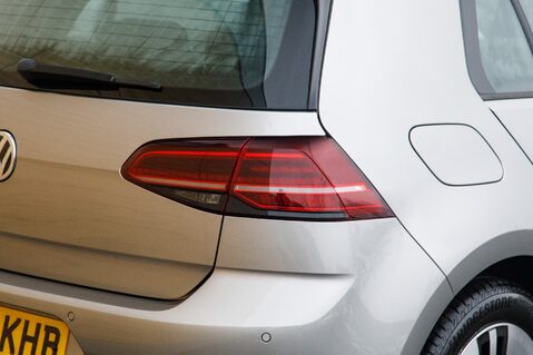 Volkswagen Golf E-GOLF 9