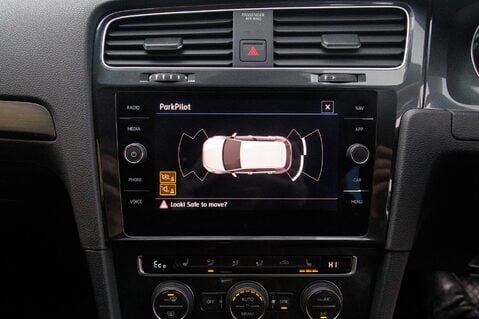 Volkswagen Golf E-GOLF 31