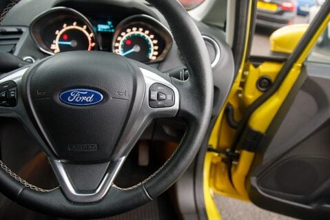 Ford Fiesta TITANIUM 20