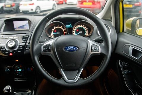 Ford Fiesta TITANIUM 21