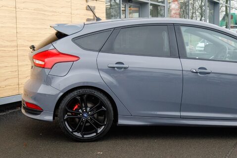 Ford Focus ST-3 7
