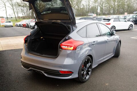 Ford Focus ST-3 38