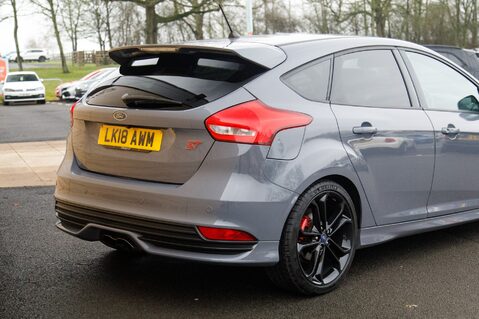 Ford Focus ST-3 8