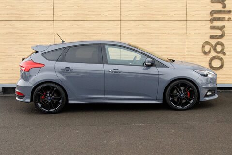 Ford Focus ST-3 13
