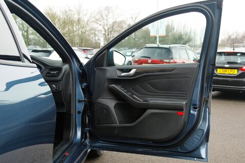 Ford Focus ST-LINE VIGNALE MHEV 14