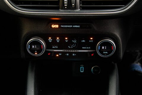 Ford Focus TITANIUM 32