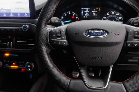 Ford Focus ST-LINE X 18