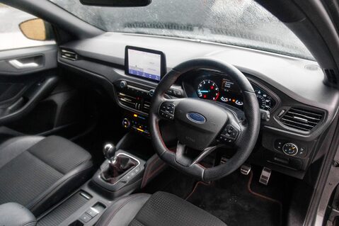 Ford Focus ST-LINE X 4