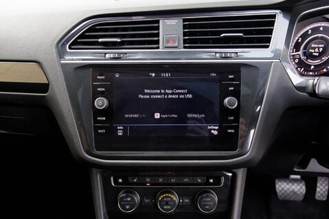 Volkswagen Tiguan Allspace SEL TSI DSG 27