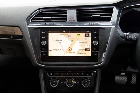 Volkswagen Tiguan Allspace SEL TSI DSG 30