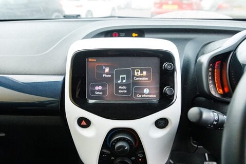 Peugeot 108 PURETECH COLLECTION 21