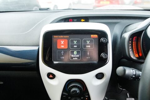 Peugeot 108 PURETECH COLLECTION 23