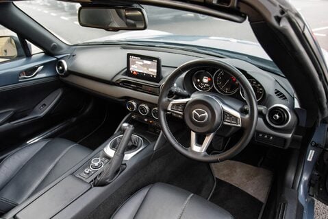 Mazda MX-5 SPORT TECH 4