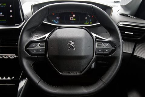 Peugeot 208 ALLURE 19