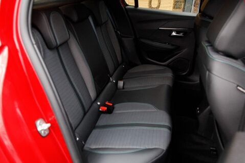 Peugeot 208 ALLURE 32