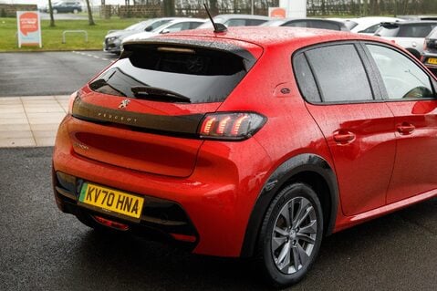 Peugeot 208 ALLURE 8