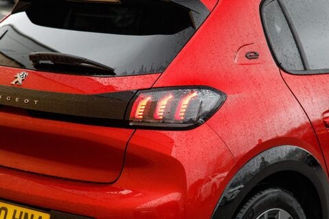 Peugeot 208 ALLURE 9