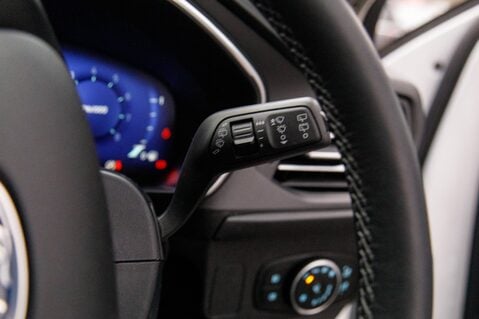 Ford Focus TITANIUM X EDITION MHEV 17