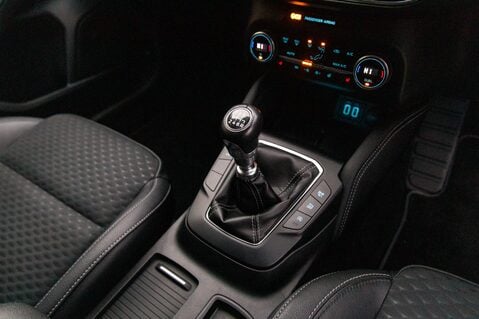 Ford Focus TITANIUM X EDITION MHEV 30