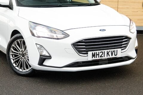 Ford Focus TITANIUM X EDITION MHEV 10