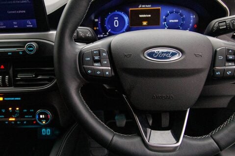 Ford Focus TITANIUM X EDITION MHEV 18