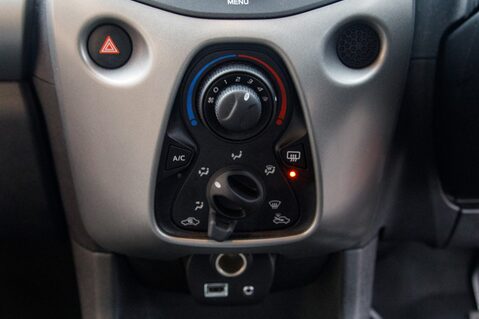 Toyota Aygo VVT-I X-PLAY 30