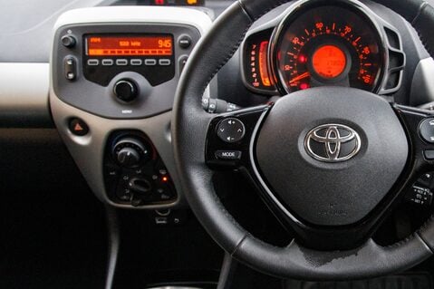 Toyota Aygo VVT-I X-PLAY 19